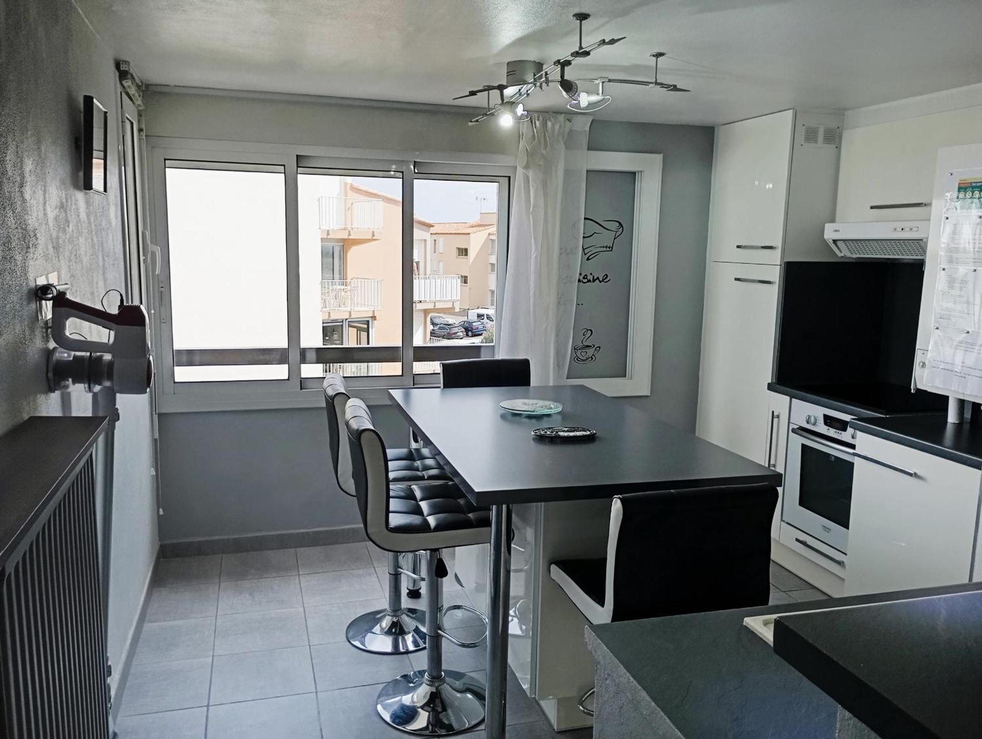 Grand Appartement Proche Port Et Plages, 6 A 8 Pers, 3 Chambres, Climatise Agde Exterior photo