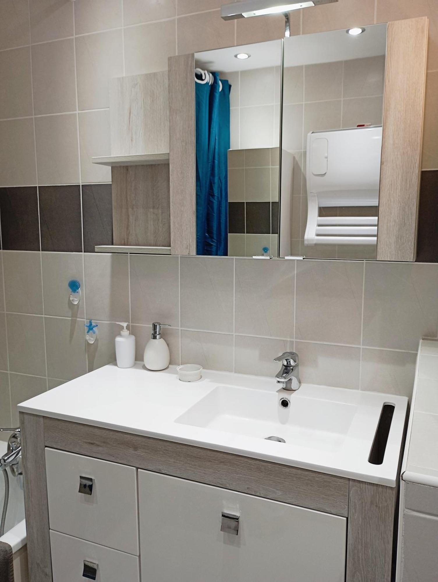 Grand Appartement Proche Port Et Plages, 6 A 8 Pers, 3 Chambres, Climatise Agde Exterior photo